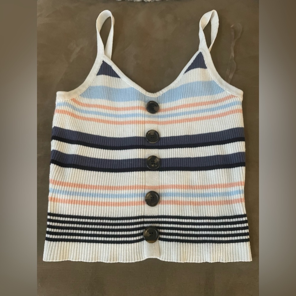 Ribbed crop top with buttons